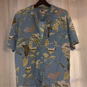 Men’s button up Hawaiian shirt